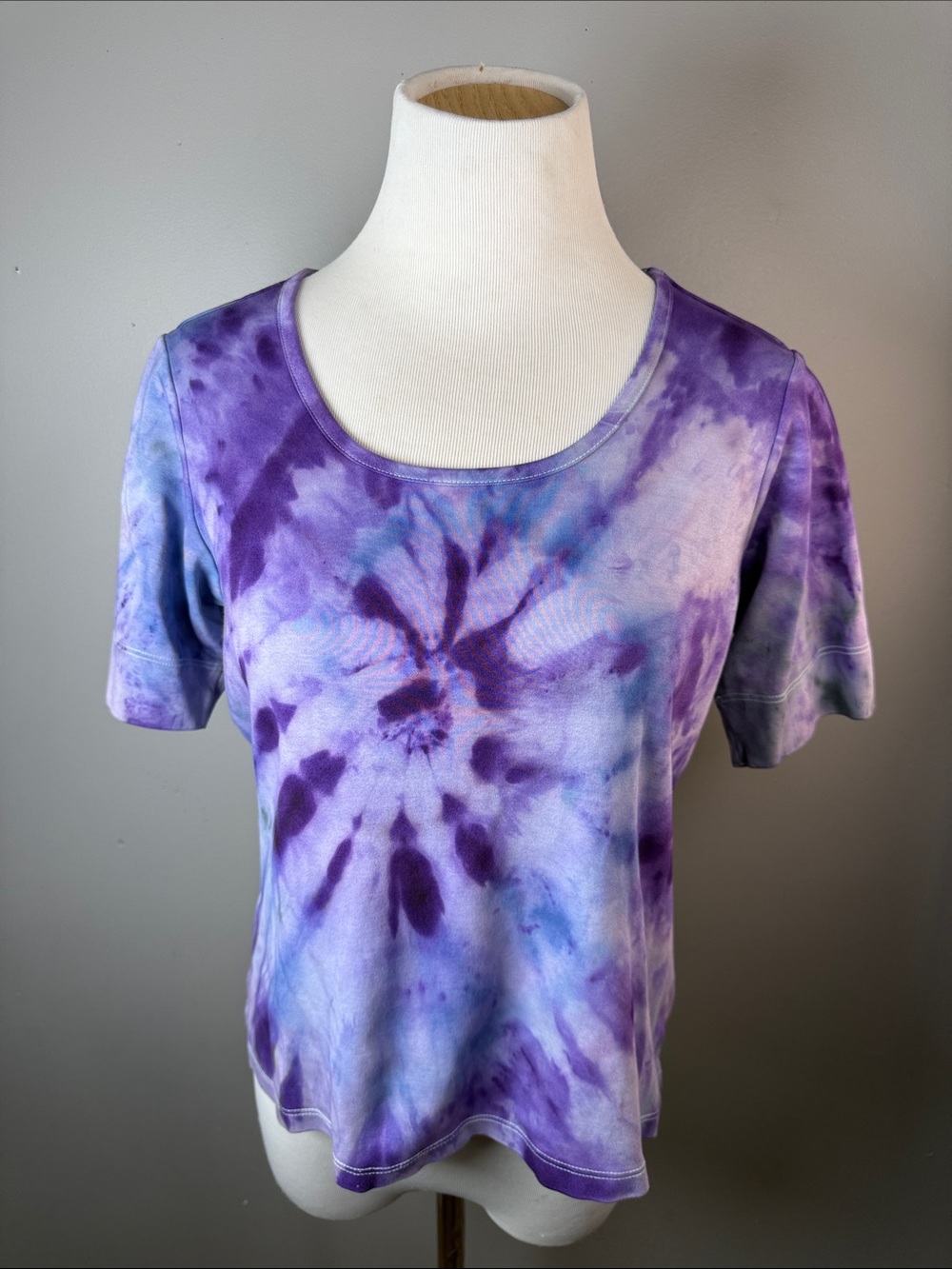 Women's Purple Tie-Dye Scoop Neck Short Sleeve Tee